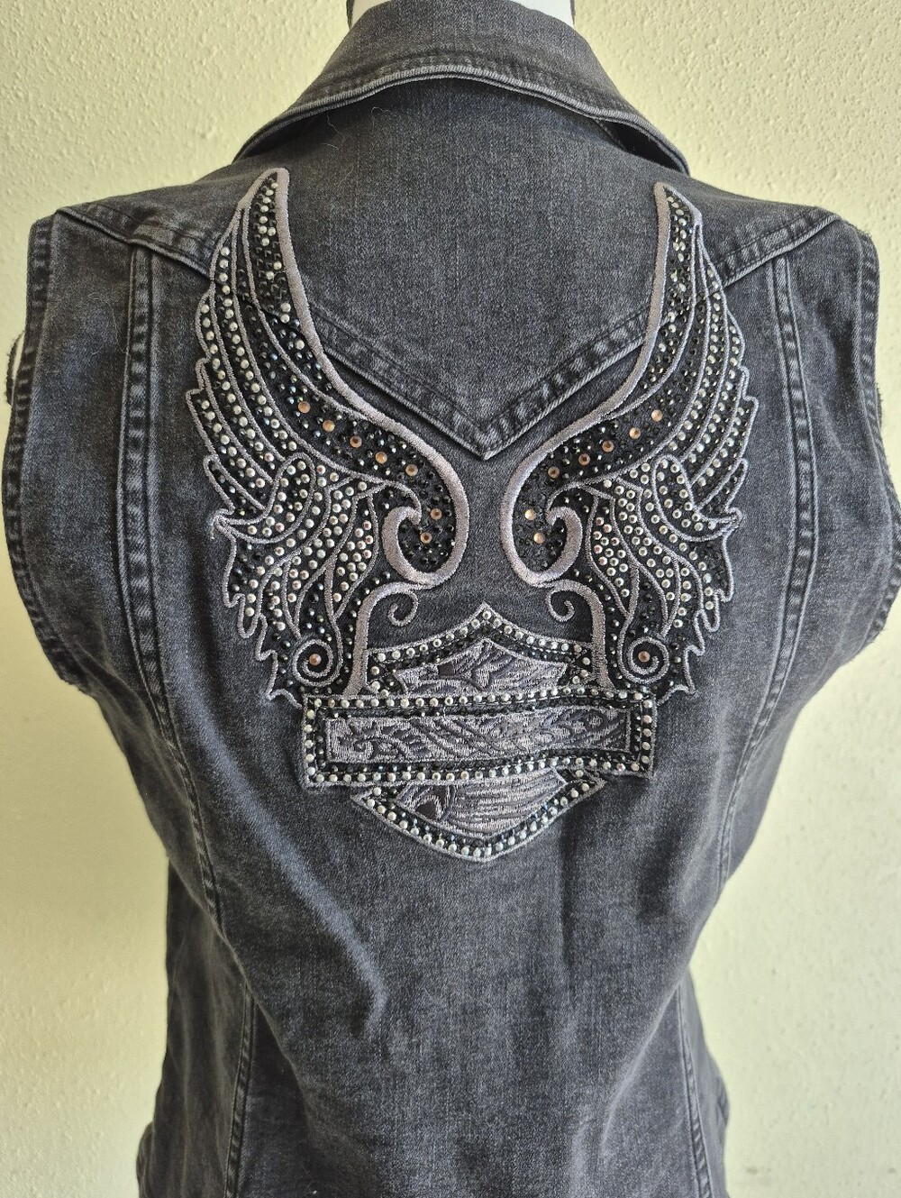Harley Davidson Womens Winged Bling Logo Black Denim Vest Size Medium - Picture 4 of 8